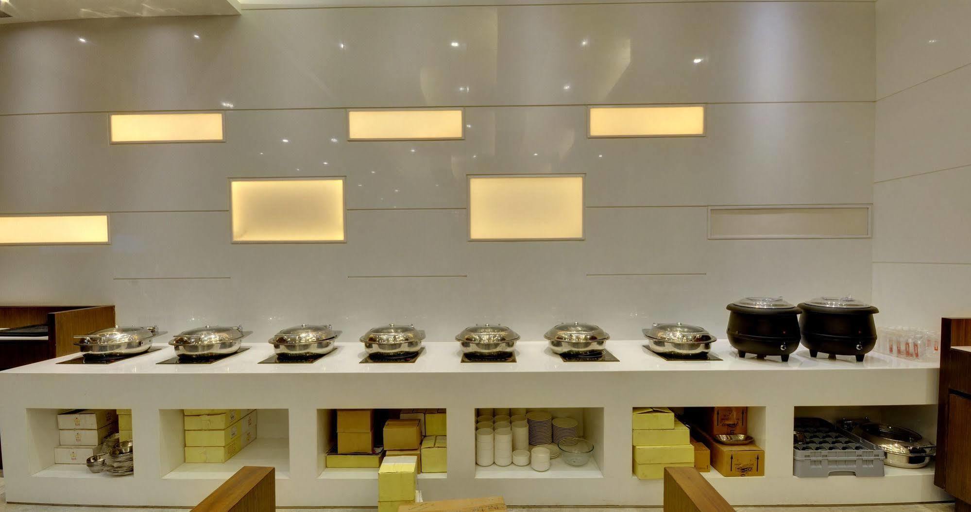 Hotel Platinum Rajkot Ngoại thất bức ảnh