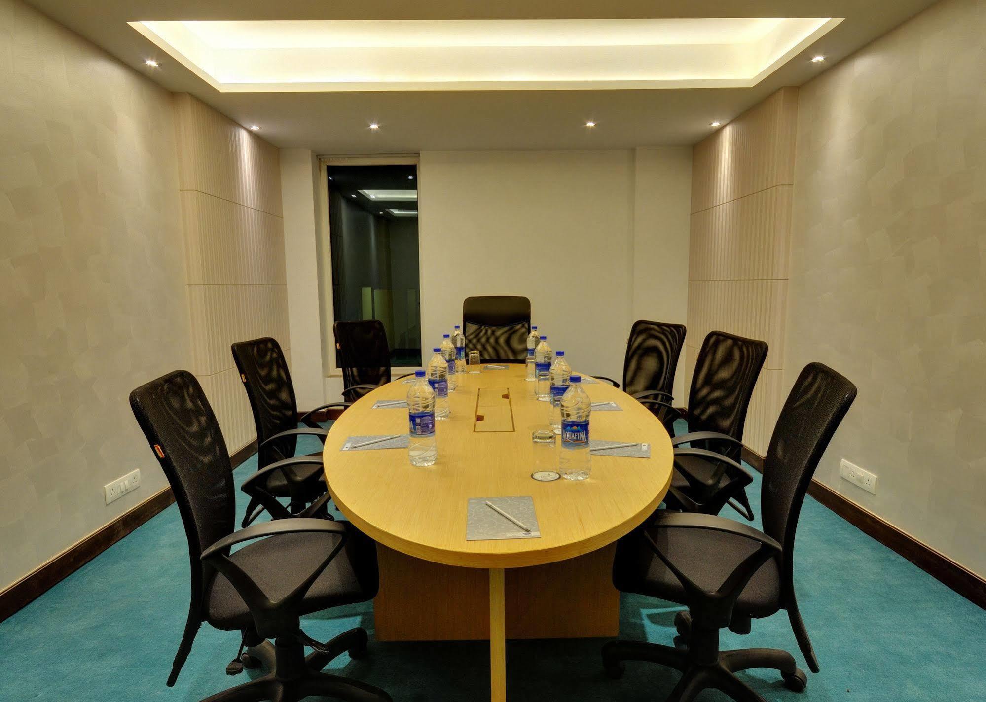 Hotel Platinum Rajkot Ngoại thất bức ảnh