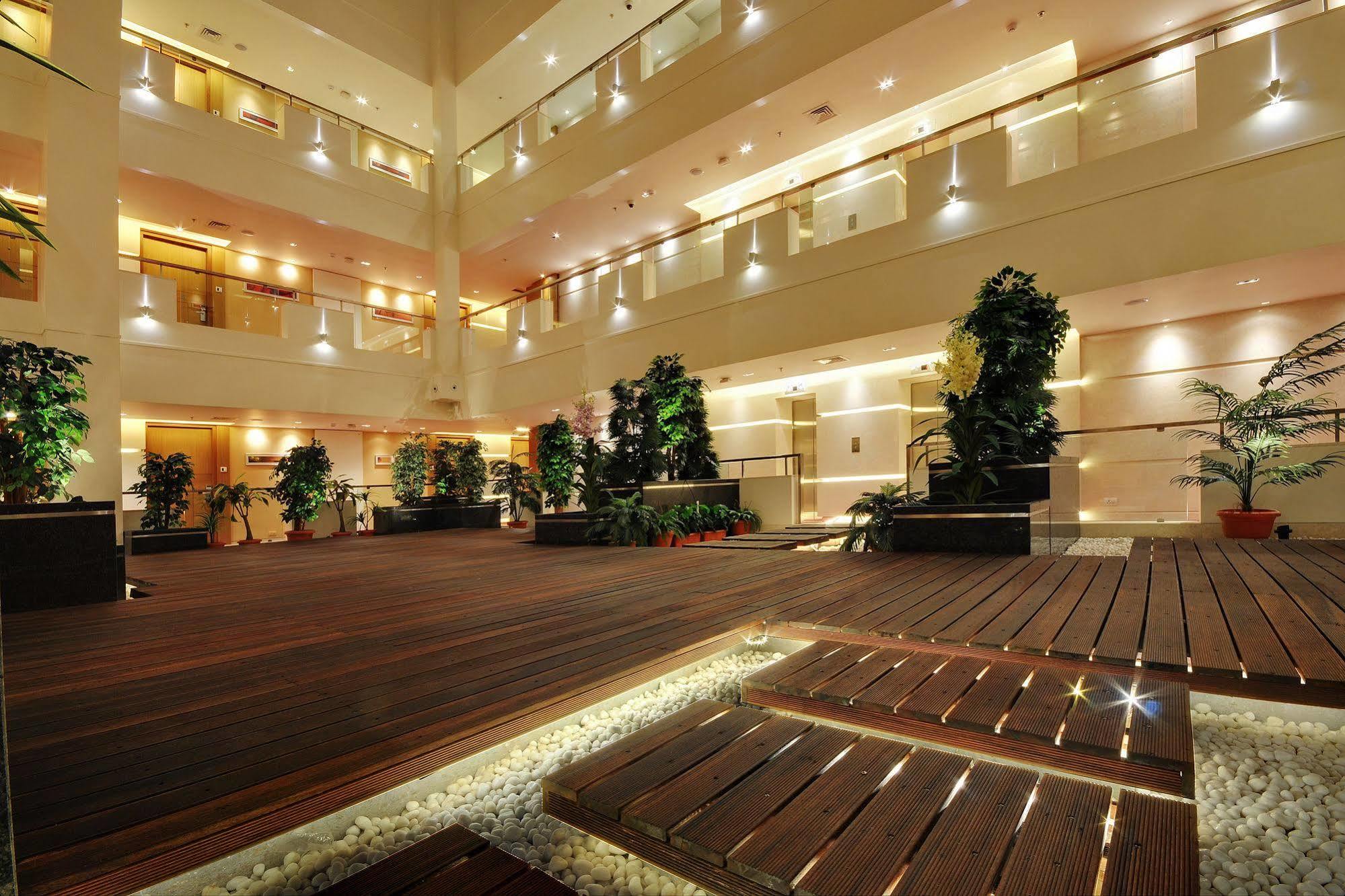 Hotel Platinum Rajkot Ngoại thất bức ảnh