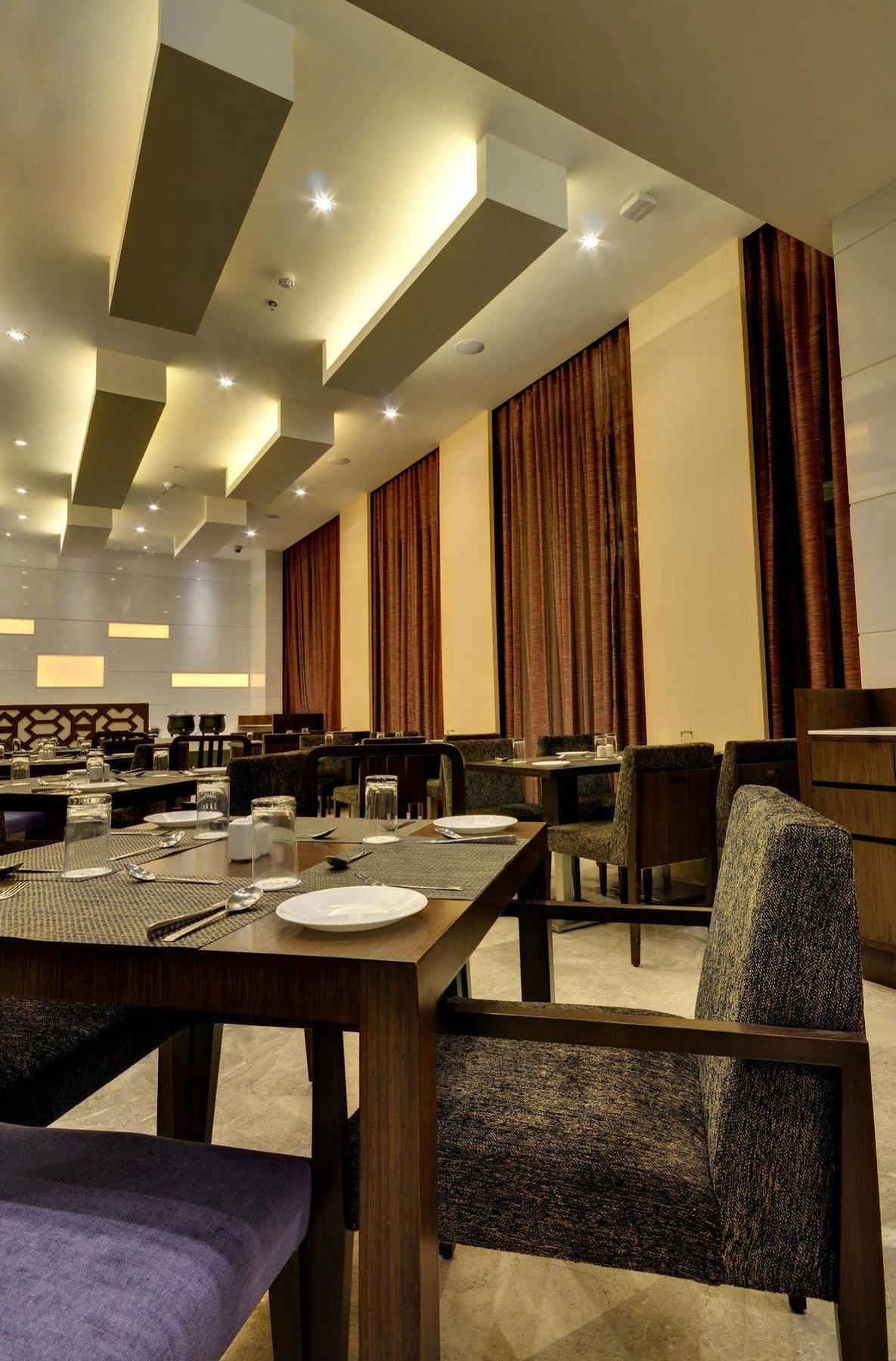 Hotel Platinum Rajkot Ngoại thất bức ảnh