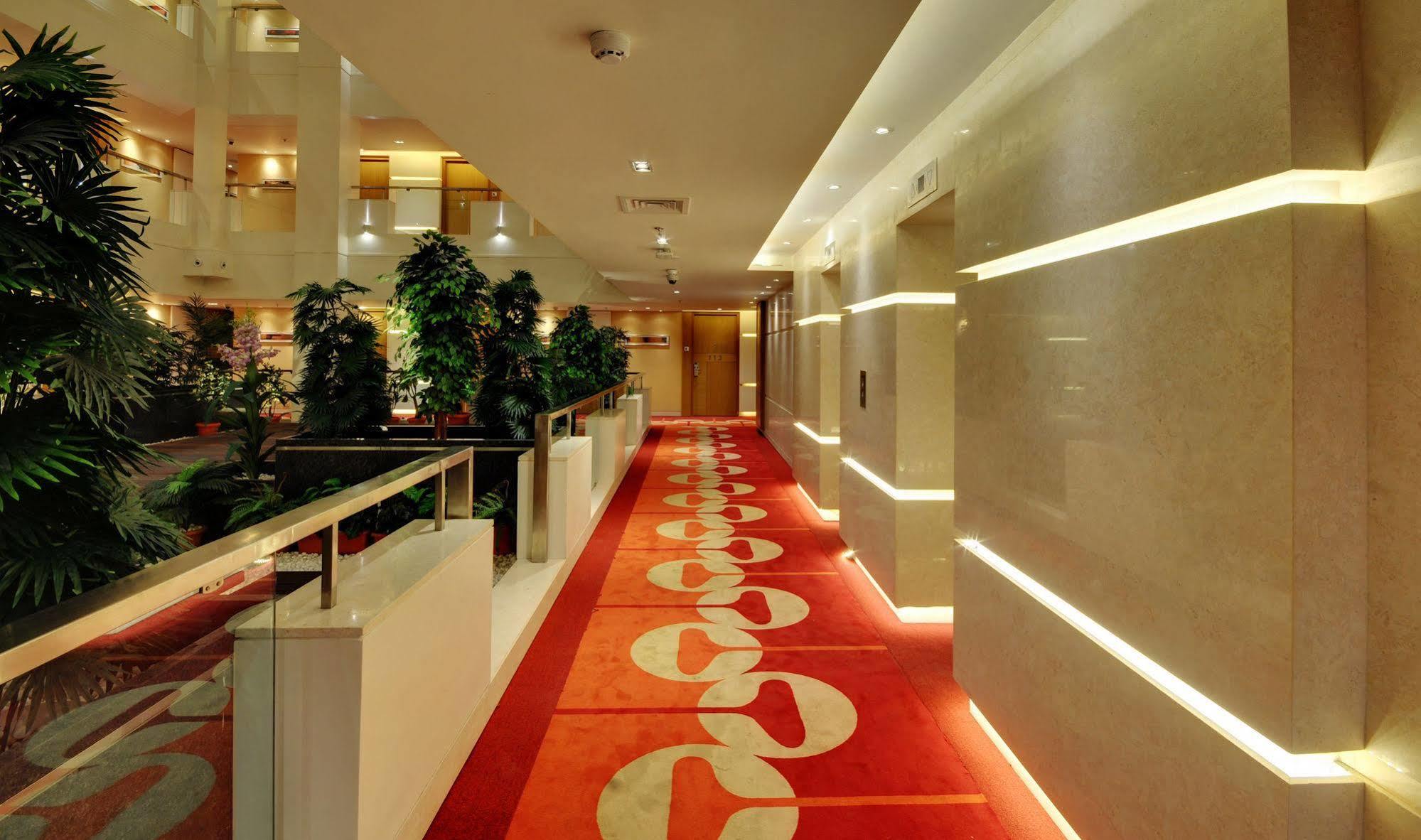 Hotel Platinum Rajkot Ngoại thất bức ảnh
