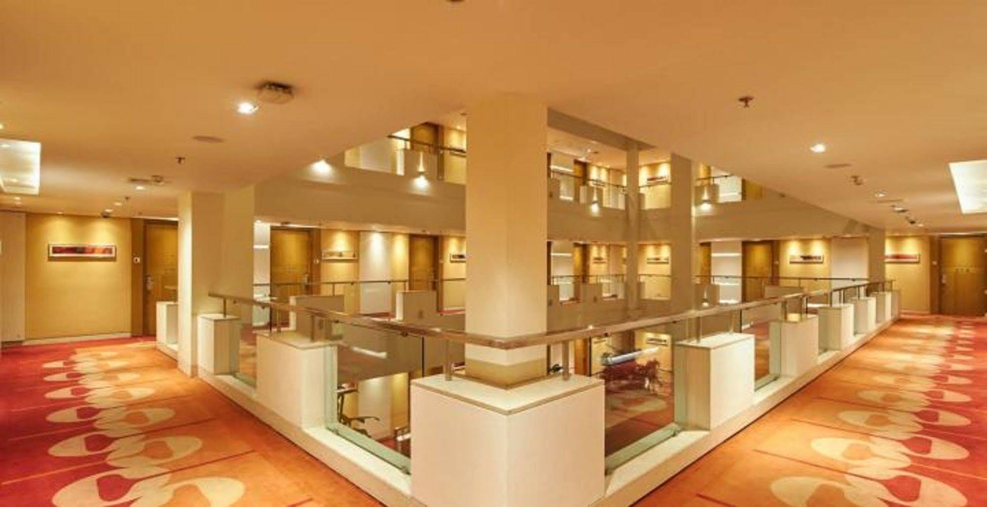 Hotel Platinum Rajkot Ngoại thất bức ảnh