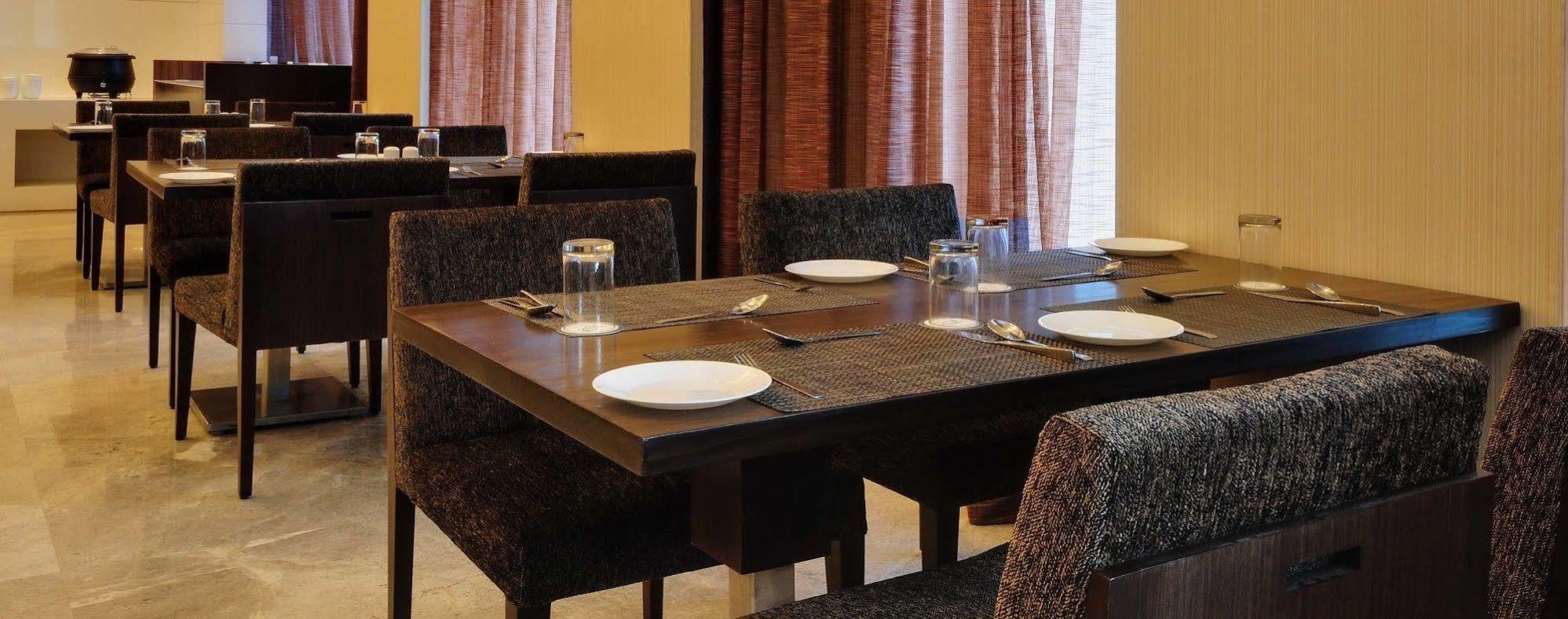 Hotel Platinum Rajkot Ngoại thất bức ảnh