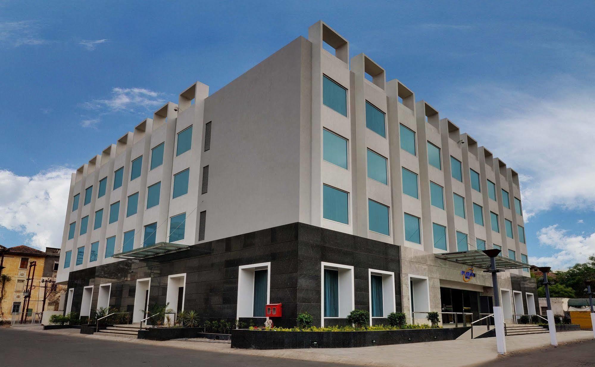 Hotel Platinum Rajkot Ngoại thất bức ảnh