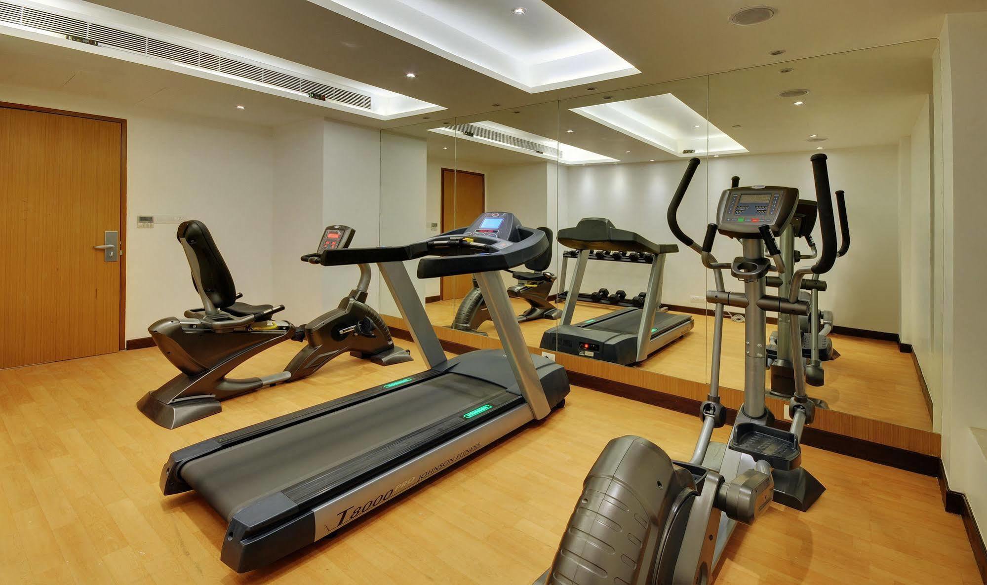 Hotel Platinum Rajkot Ngoại thất bức ảnh