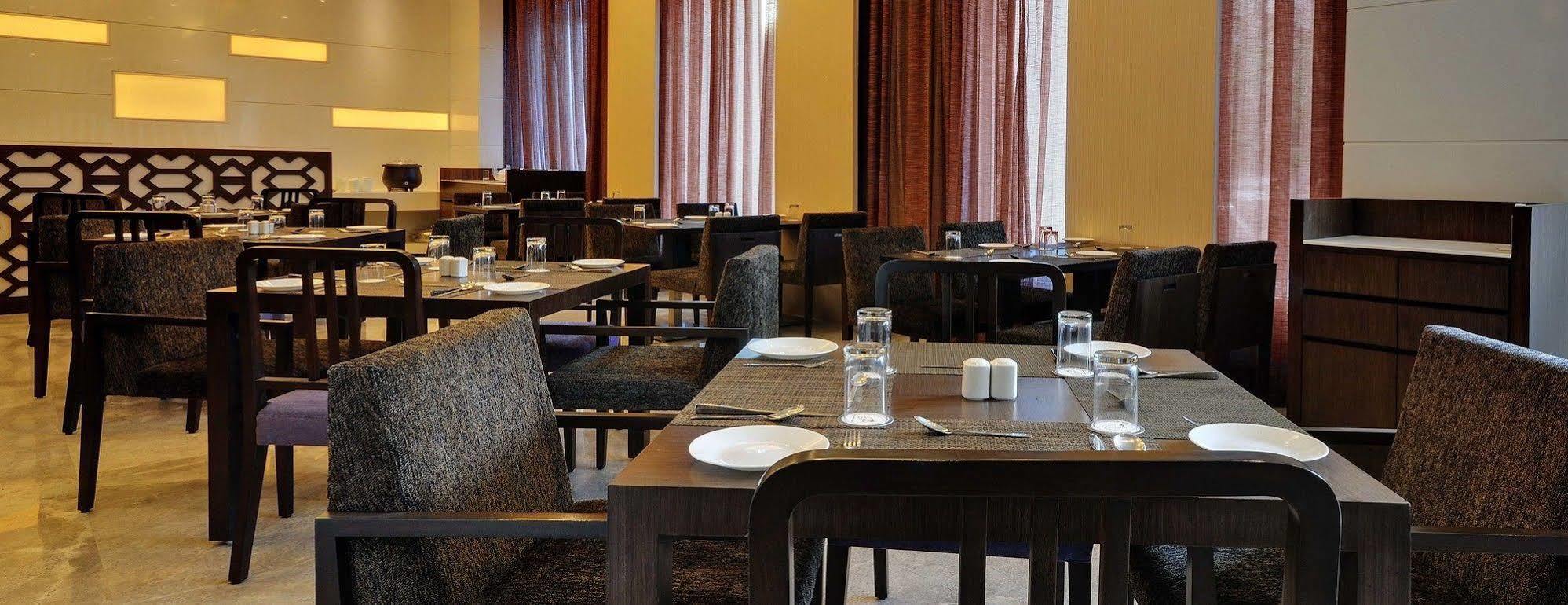 Hotel Platinum Rajkot Ngoại thất bức ảnh