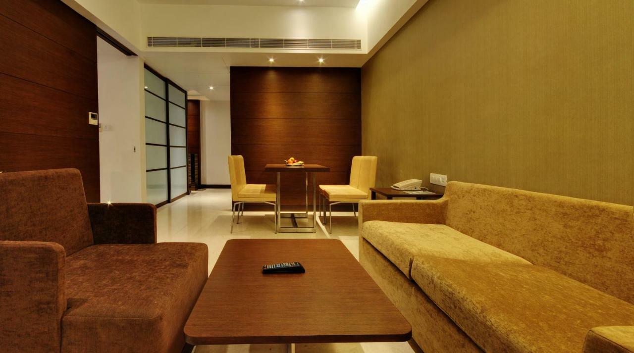 Hotel Platinum Rajkot Ngoại thất bức ảnh
