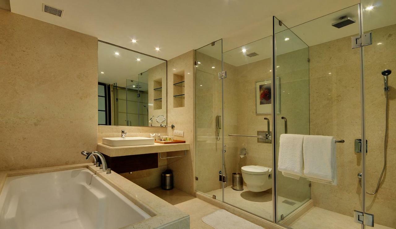 Hotel Platinum Rajkot Ngoại thất bức ảnh